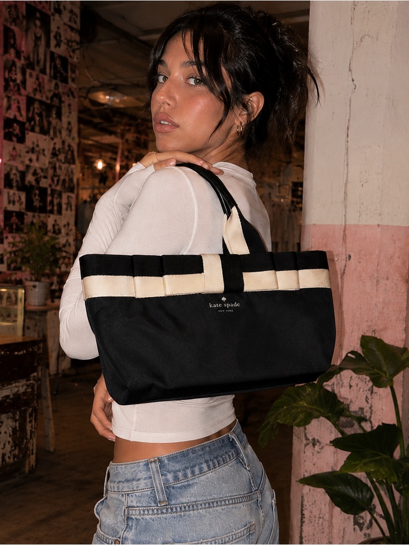 Kate Spade New York.Model: Barrow Street Anabel.